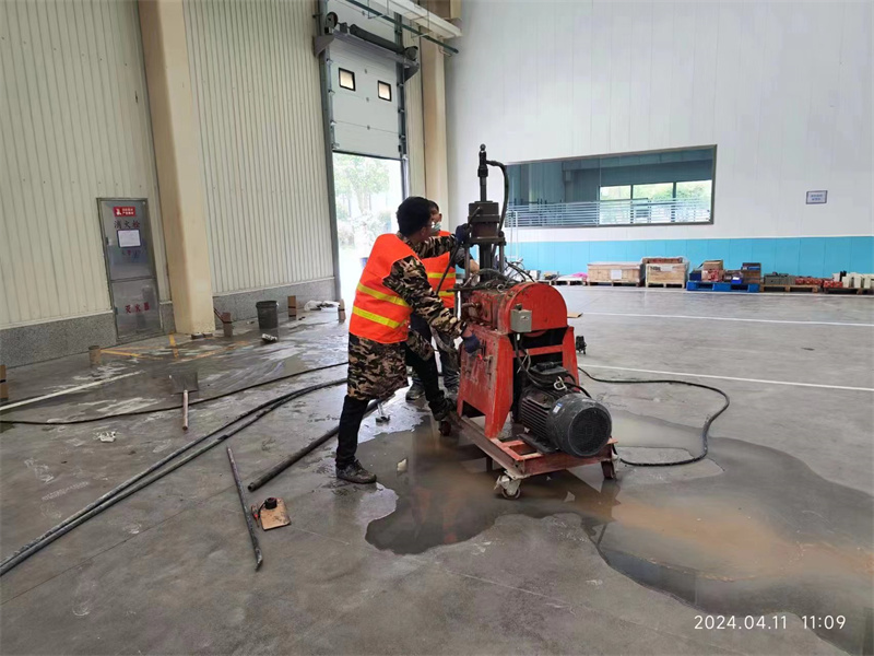 东洲厂房地面下沉塌陷注浆加固施工